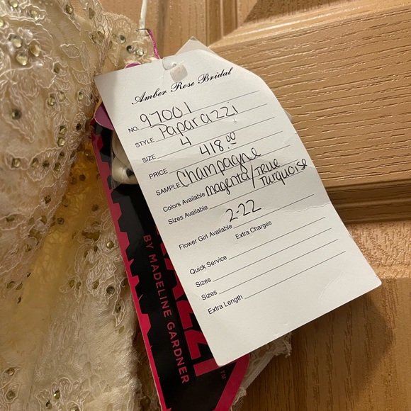 Got it in 2015 for a prom I ended up not wearing it because I didn’t go. - Picture 1 of 3